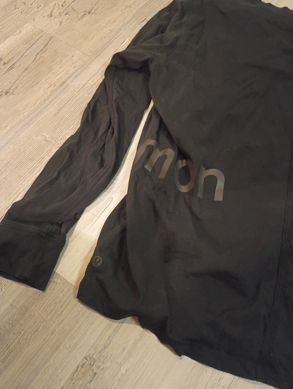 Lululemon - Picture 5 of 8